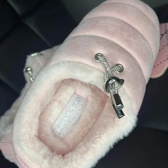 Juicy Couture Pink Puffer Slippers Plush Faux Fur Indoor Shoes Size 6.5/7.5 NWT - Picture 2 of 7